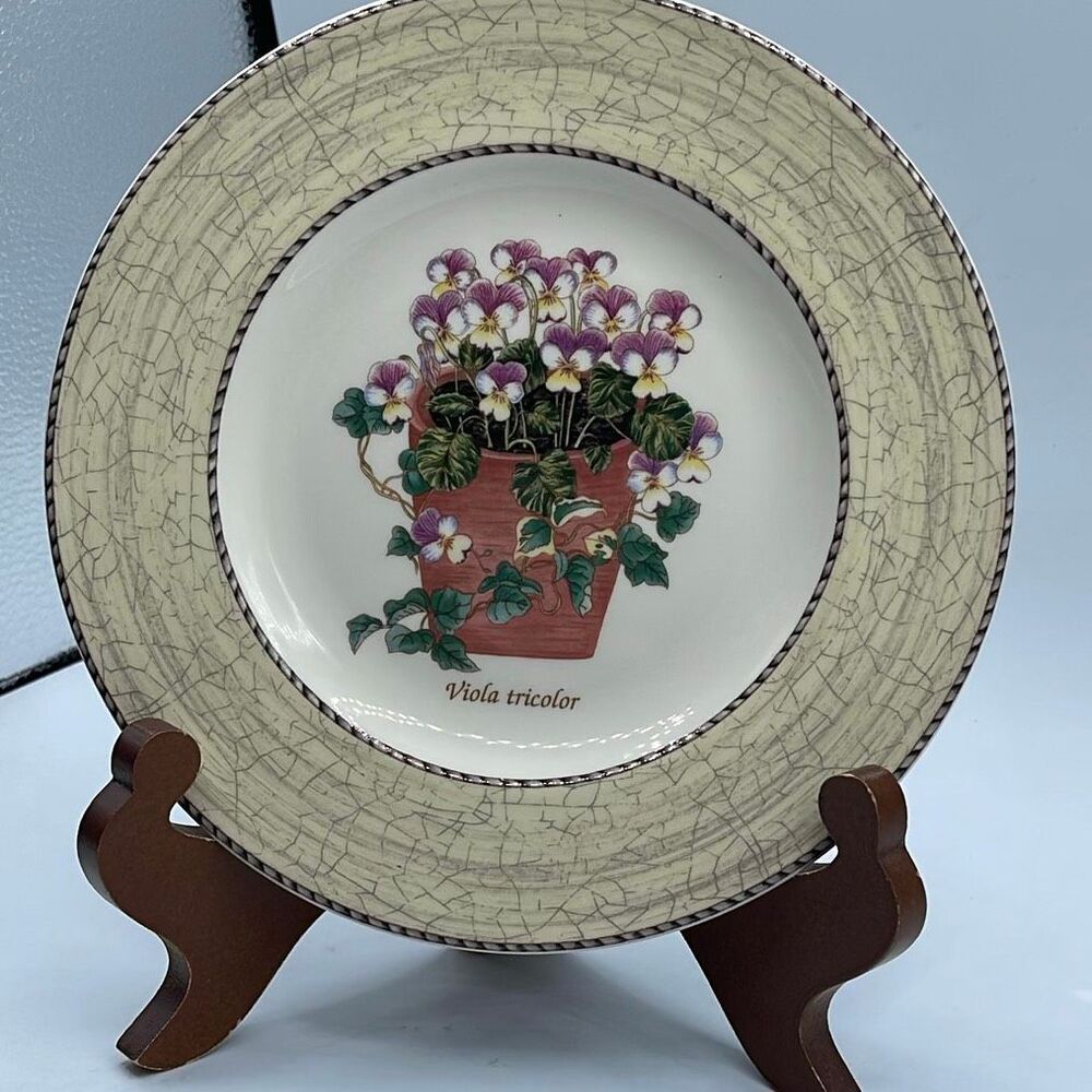 Wedgewood Sarah’s Garden “Viola Tricolor” Queens’s ware earthenware